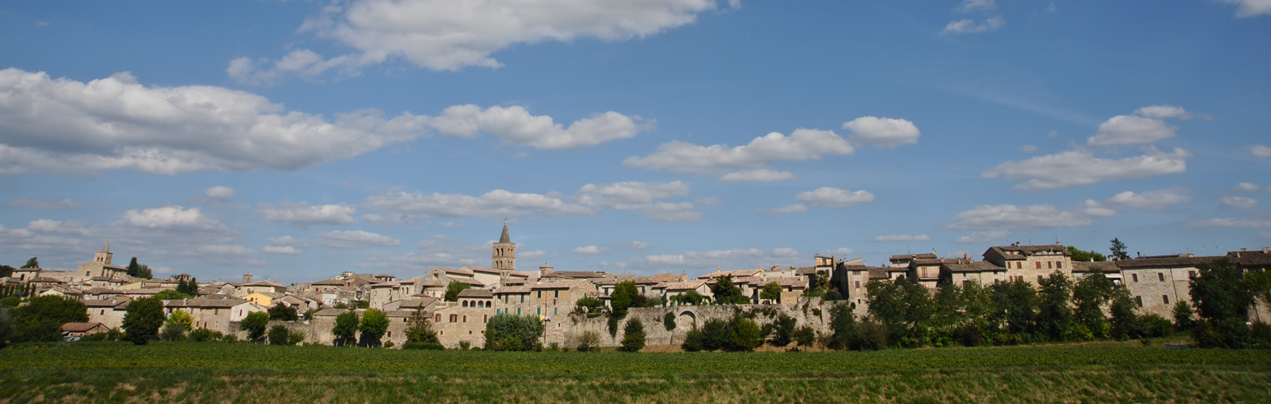  DISCOVERING THE VILLAGES AND CASTLES 